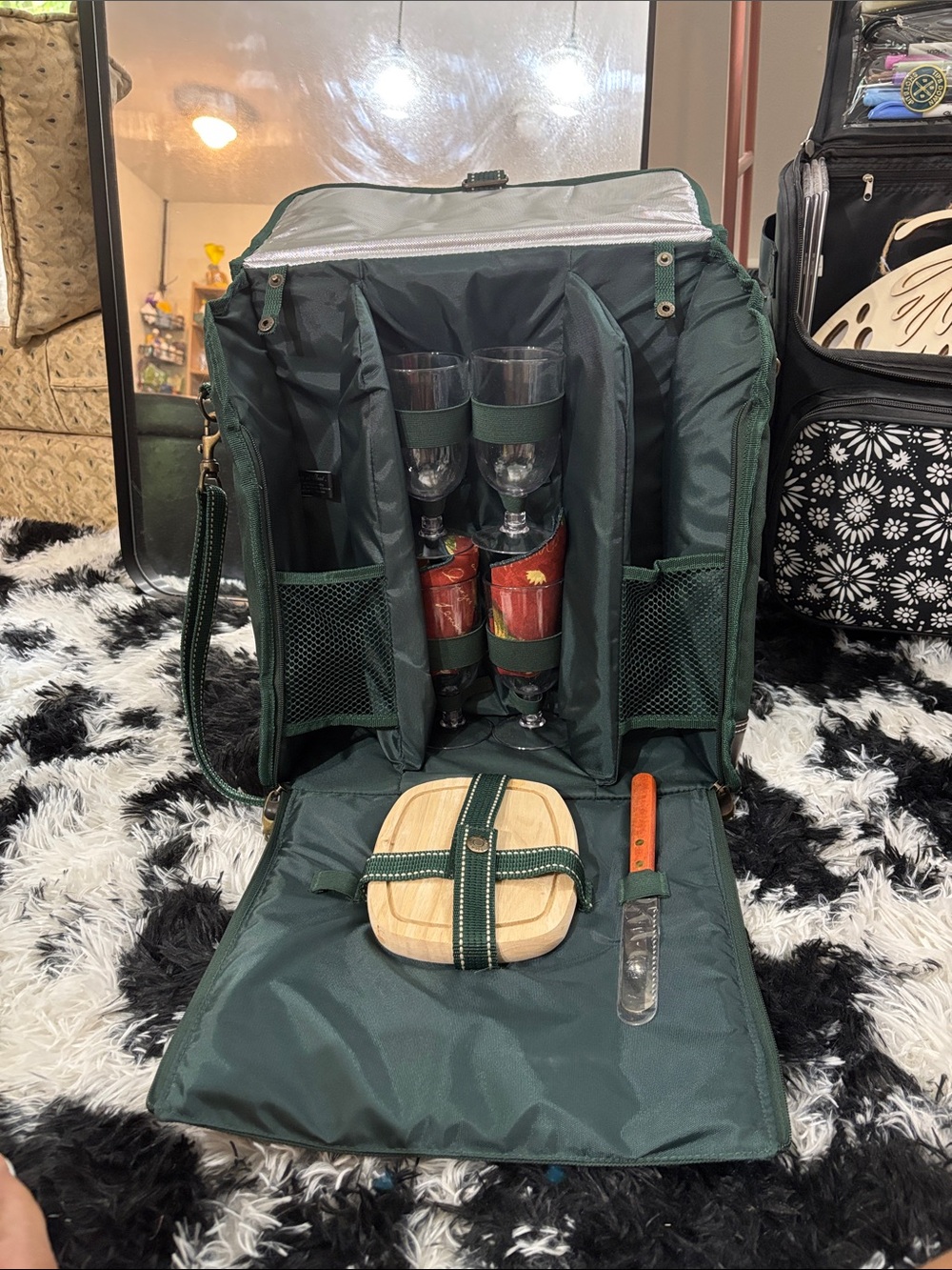 Picnic at Ascot Green Picnic Bag with Dinnerware Set